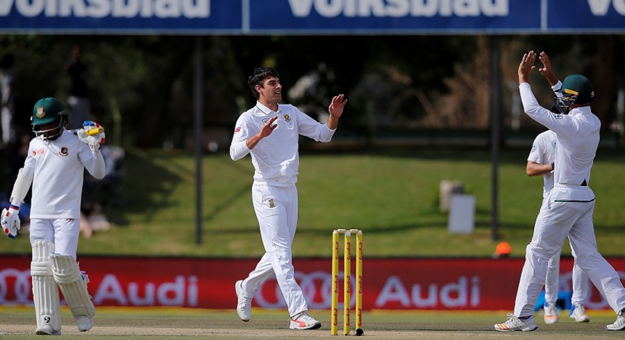 Olivier stars as South Africa restrict Pakistan to 190 in second innings